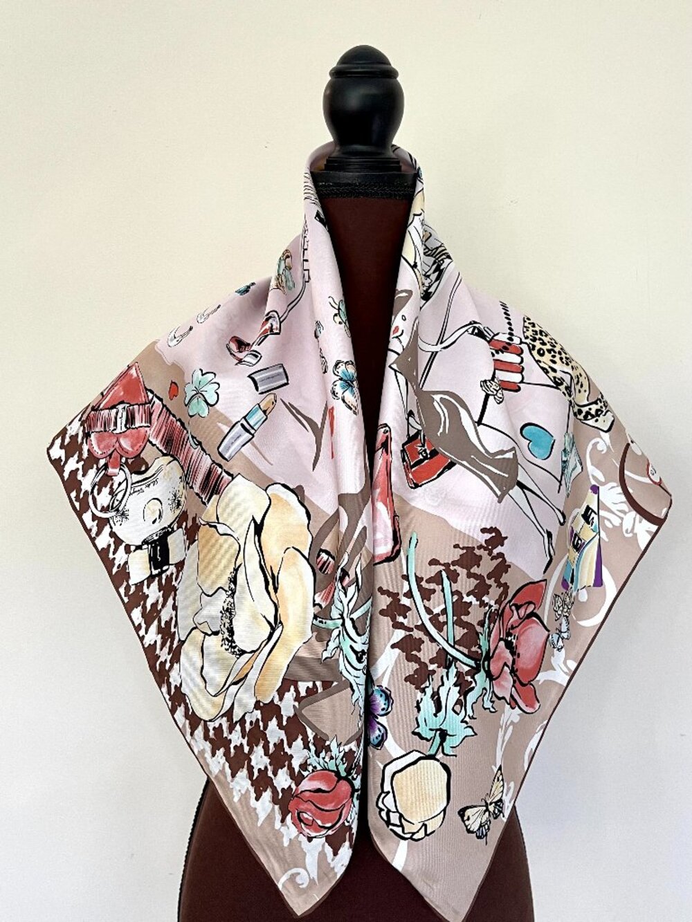 NWT Salvatore Ferragamo Icons Beauty Beige Silk Scarf